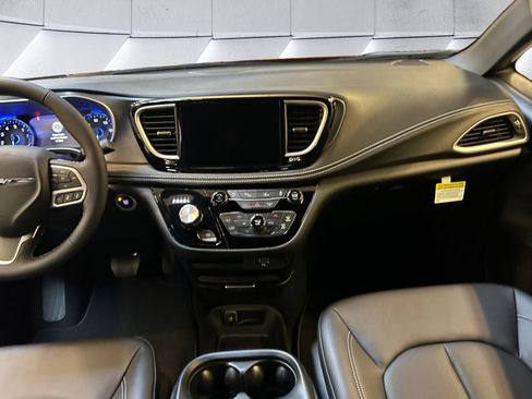 New 2026 Chrysler Pacifica Select image 12