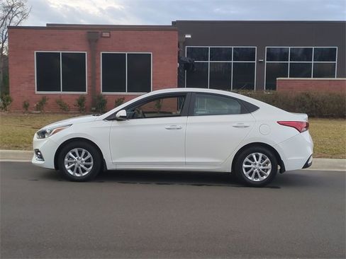 Used 2021 Hyundai Accent SEL image 10
