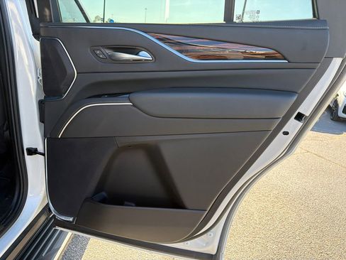 Used 2024 Cadillac Escalade Luxury RWD image 16