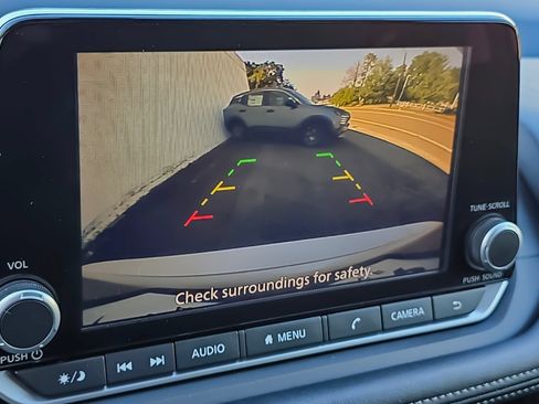 Used 2025 Nissan Rogue SV FWD image 15