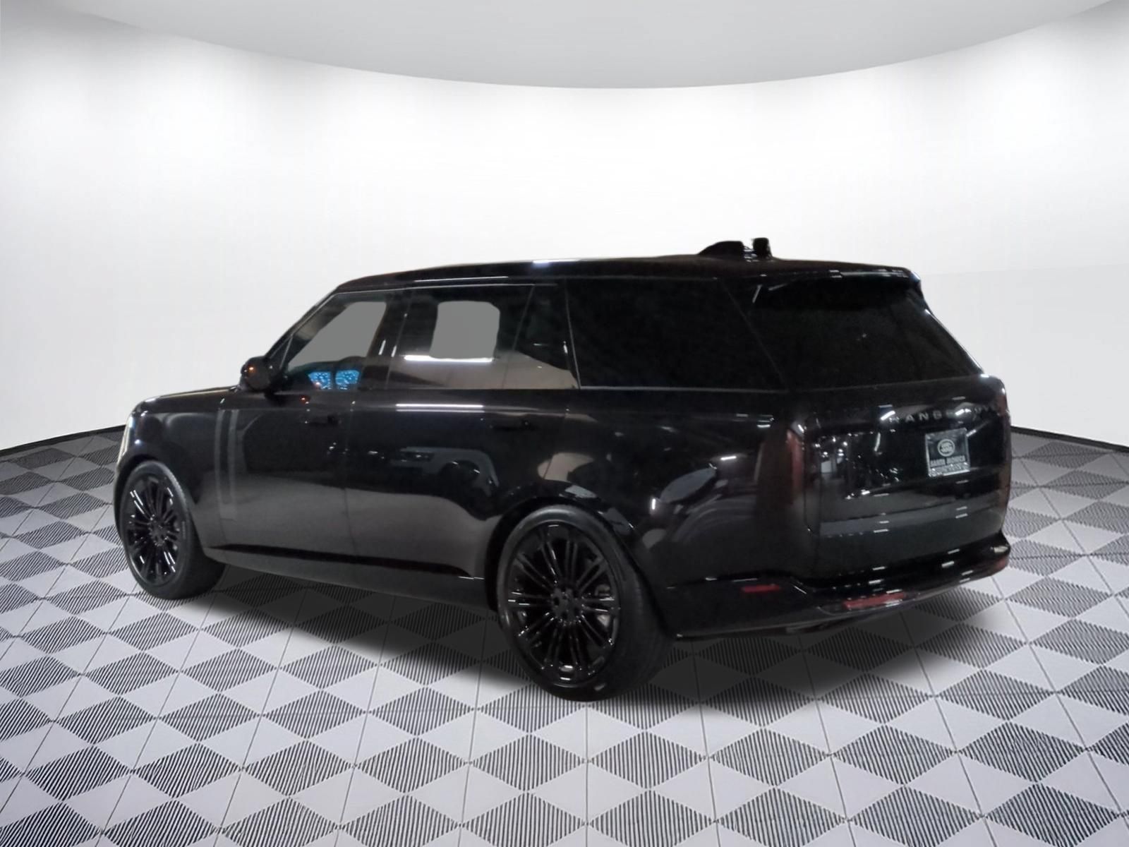 New 2026 Land Rover Range Rover Long Wheelbase SE AWD/4WD image 3