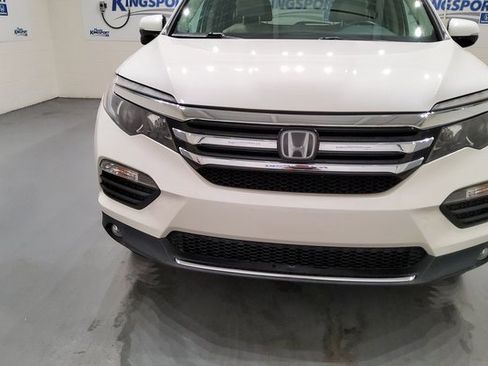 Certified 2017 Honda Pilot Touring image 10