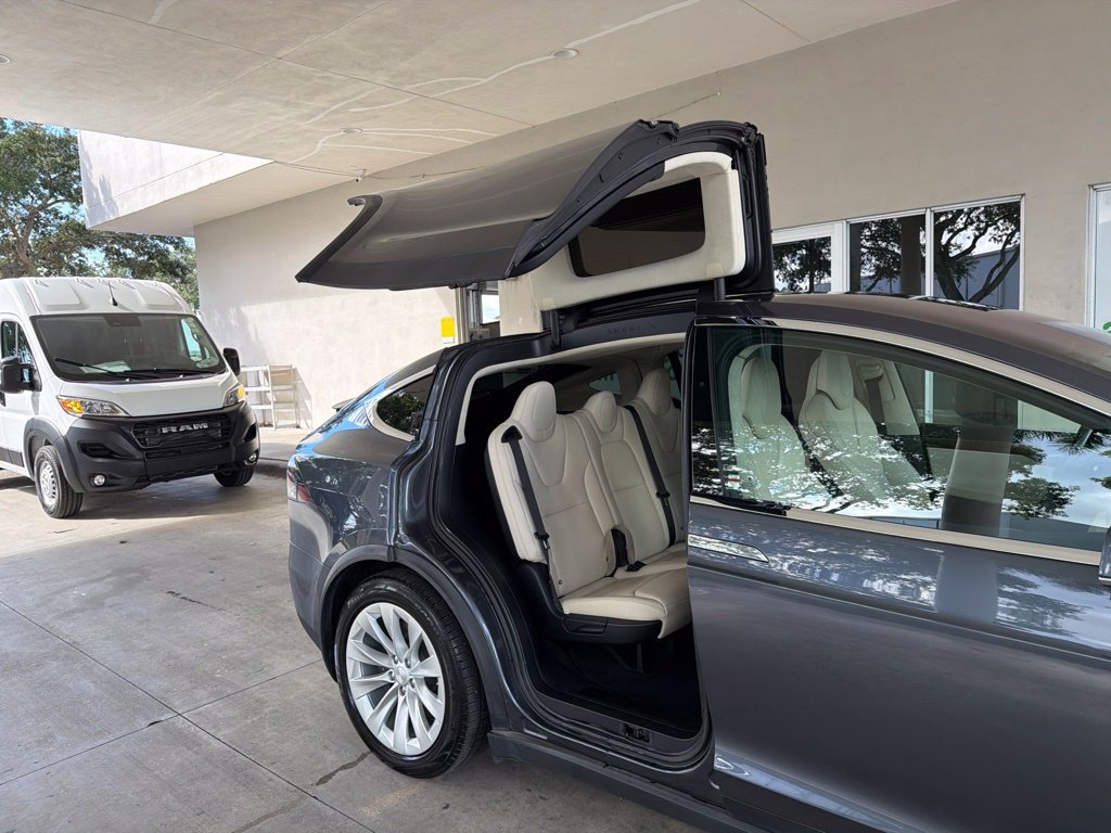 Used 2018 Tesla Model X 100D AWD/4WD image 30