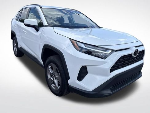 Used 2022 Toyota RAV4 XLE AWD/4WD image 5