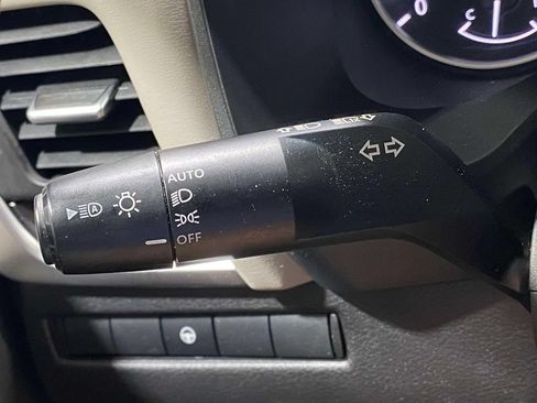 Used 2025 Nissan Rogue SV FWD image 25