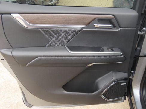 Used 2025 GMC Acadia Denali w/ Super Cruise Package FWD image 18