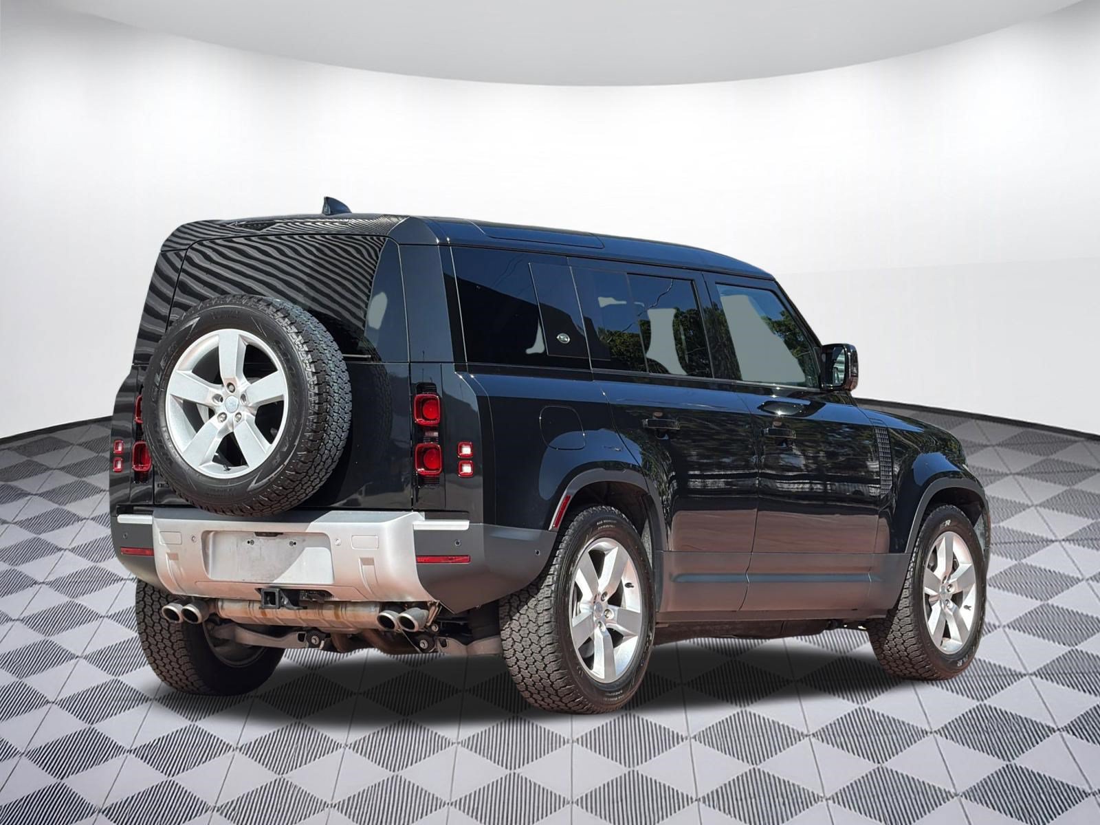 Used 2024 Land Rover Defender 110 SE AWD/4WD image 9