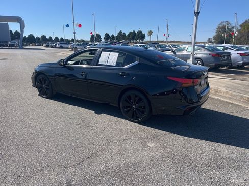 Used 2022 Nissan Altima 2.5 SR w/ Midnight Edition Package image 4