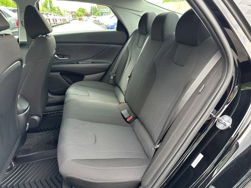 Certified 2026 Hyundai Elantra SE FWD image 11