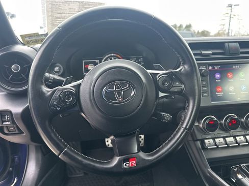 Used 2023 Toyota GR86 Premium w/ ALL Weather Mat Package (TMS) image 17