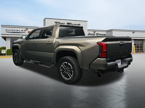 Used 2025 Toyota Tacoma TRD Sport AWD/4WD image 3