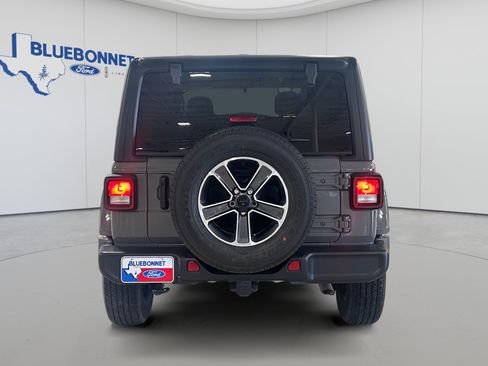 Used 2023 Jeep Wrangler Unlimited Sahara AWD/4WD image 6