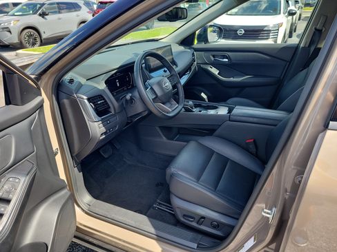 Certified 2025 Nissan Rogue SL FWD image 12