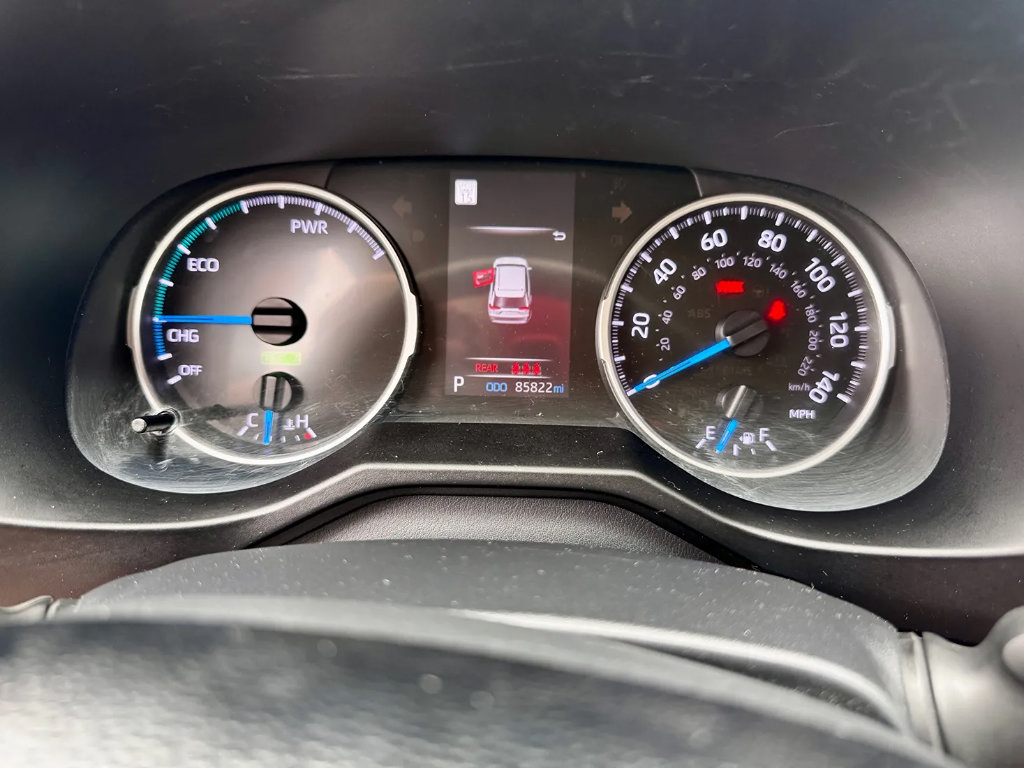 Used 2020 Toyota RAV4 LE AWD/4WD image 10
