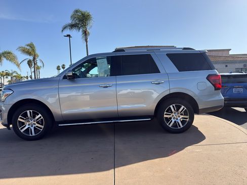 Used 2023 Ford Expedition Limited image 8