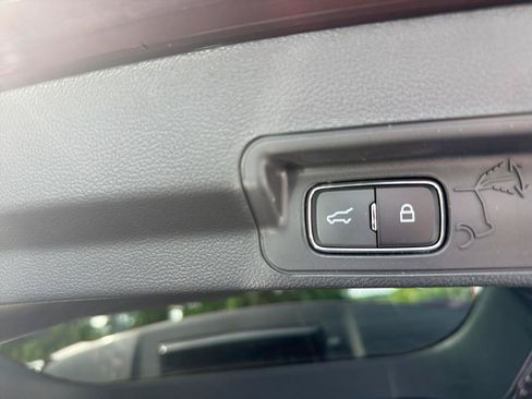 Used 2023 Ford Explorer XLT AWD/4WD image 12