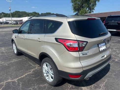 Used 2018 Ford Escape SE w/ SE Sync 3 Package FWD image 9