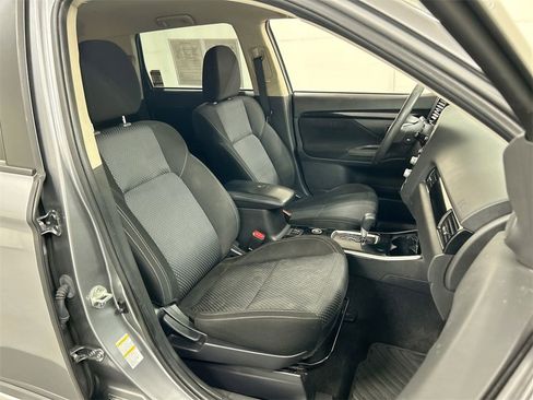 Used 2020 Mitsubishi Outlander ES image 23