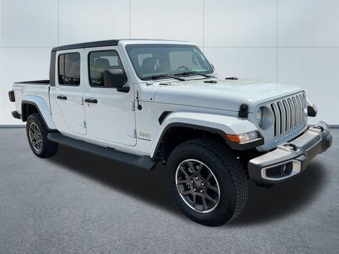 Certified 2022 Jeep Gladiator Overland w/ Popular Equipment Package AWD/4WD image 9