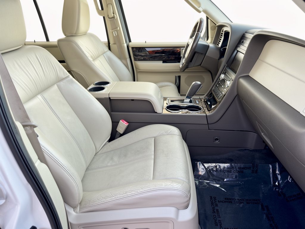 Used 2015 Lincoln Navigator L 4WD image 30