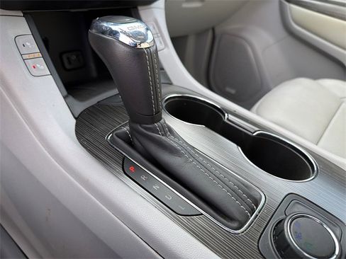 Used 2017 GMC Acadia SLT image 32