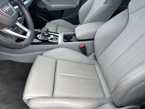 Certified 2025 Audi Q5 2.0T Premium w/ Convenience Plus Package image 9