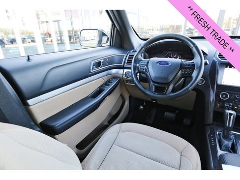 Used 2017 Ford Explorer XLT w/ Equipment Group 201A image 9