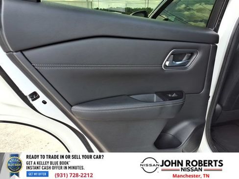 Used 2024 Nissan Rogue Platinum FWD image 11