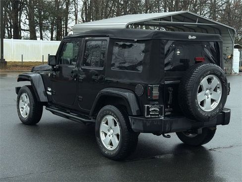 Used 2015 Jeep Wrangler Unlimited Sahara image 11