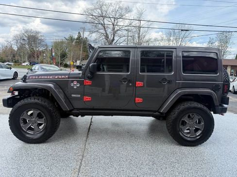 Used 2017 Jeep Wrangler Unlimited Rubicon image 3
