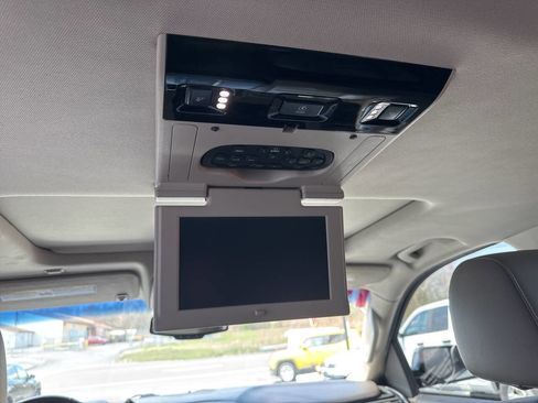 Used 2015 Chevrolet Suburban LTZ AWD/4WD image 21