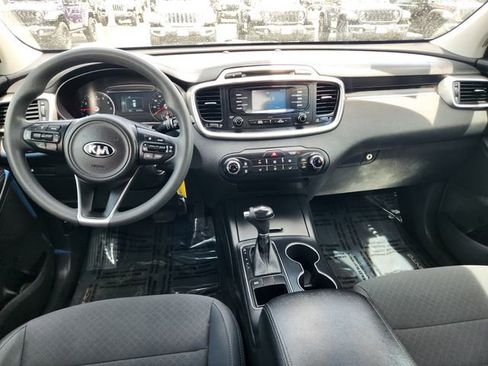 Used 2017 Kia Sorento FWD image 10