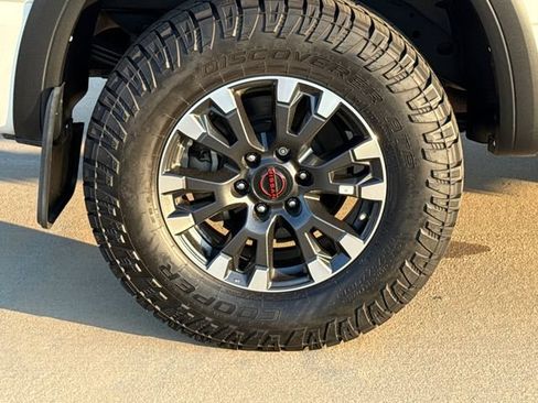 Used 2023 Nissan Titan PRO-4X w/ Pro-4x Convenience Package AWD/4WD image 9