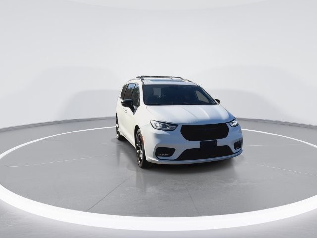 Used 2025 Chrysler Pacifica Limited FWD image 6