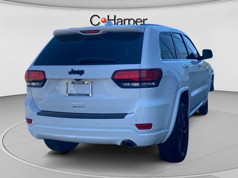 Used 2022 Jeep Grand Cherokee Laredo X AWD/4WD image 3