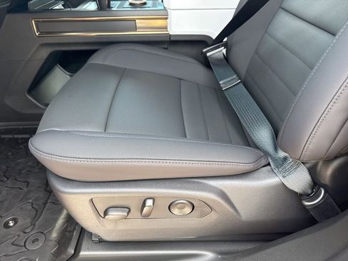 New 2025 GMC Hummer EV 2X w/ LPO, Dark Essentials Package image 36