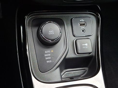 Used 2018 Jeep Compass Limited w/ Navigation Group image 32