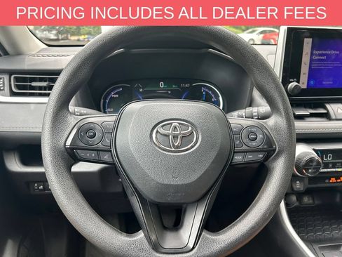 Used 2025 Toyota RAV4 XLE AWD/4WD image 12