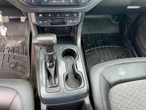 Used 2017 Chevrolet Colorado Z71 AWD/4WD image 27