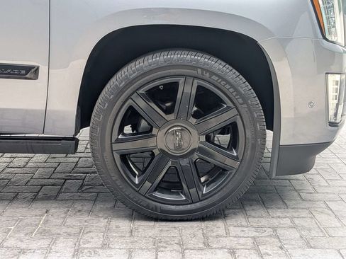 Used 2019 Cadillac Escalade Premium Luxury RWD image 12