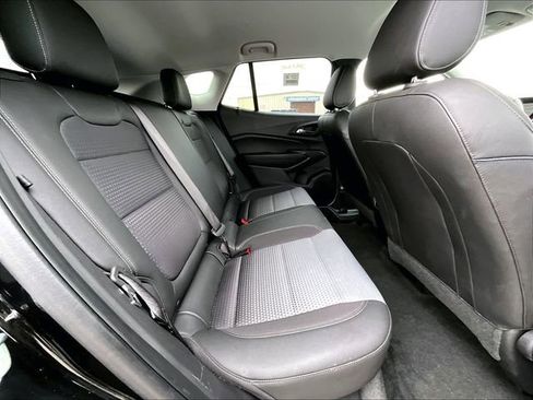 Used 2025 Chevrolet Trax LT w/ LT Convenience Package image 16
