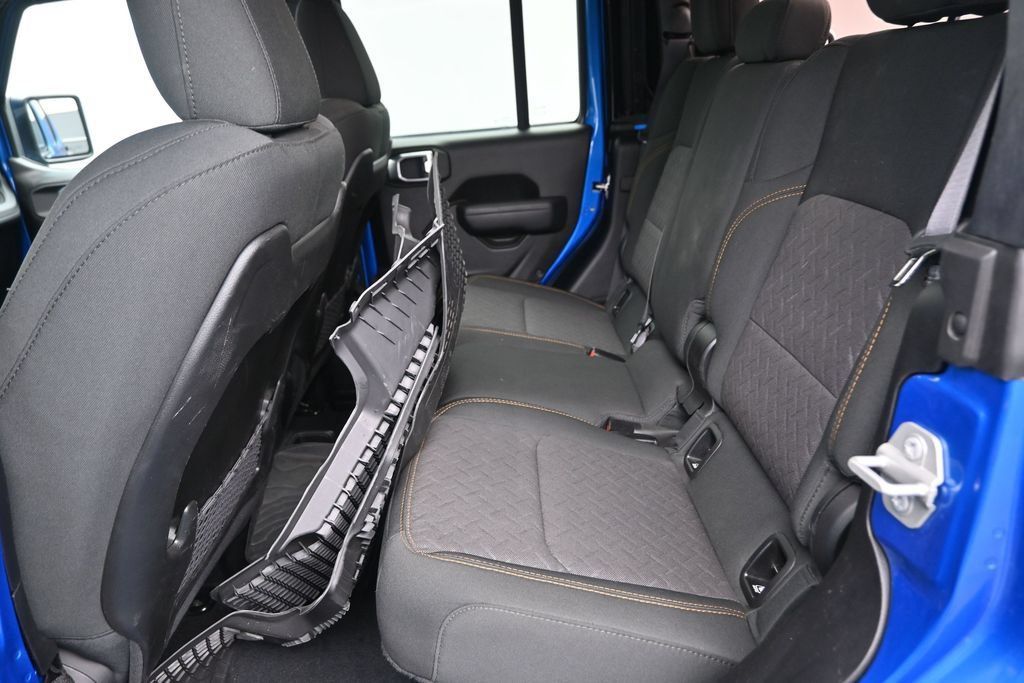 Used 2024 Jeep Gladiator Mojave AWD/4WD image 15