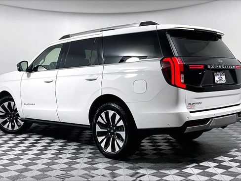 Used 2025 Ford Expedition Platinum w/ Driver's Package AWD/4WD image 11