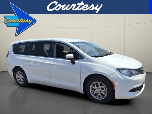 Used 2023 Chrysler Voyager LX FWD image 1