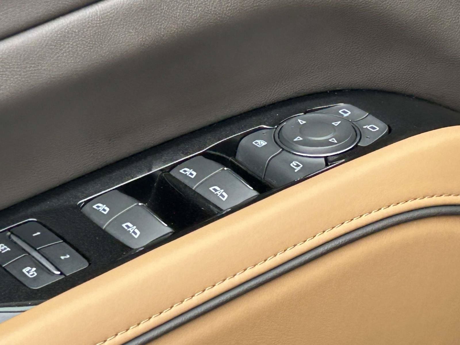 Certified 2022 Cadillac Escalade ESV Premium Luxury w/ Performance Package AWD/4WD image 17