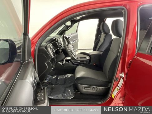 Used 2022 Toyota Tacoma TRD Sport w/ Technology Package image 12