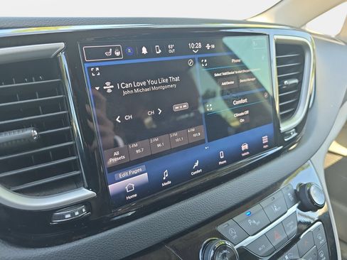 Used 2024 Chrysler Pacifica Touring-L FWD image 19