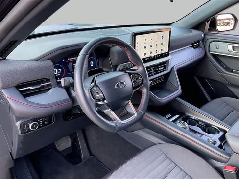 Used 2025 Ford Explorer ST-Line w/ ST-Line Street Pack AWD/4WD image 33
