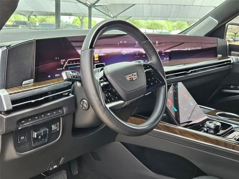Used 2025 Cadillac Escalade Sport Platinum w/ LPO, Floor Liner Package AWD/4WD image 9