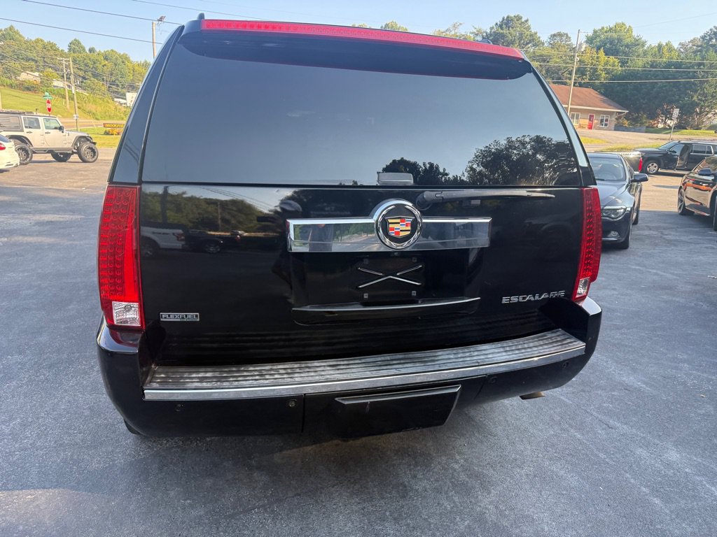 Used 2011 Cadillac Escalade AWD image 34